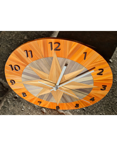 Horloge murale au contour orange