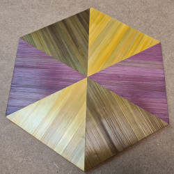 Hexagone radial jaune-marron-violet