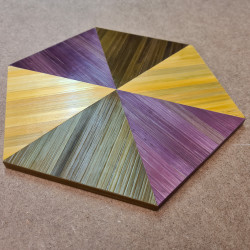 Hexagone radial jaune-marron-violet